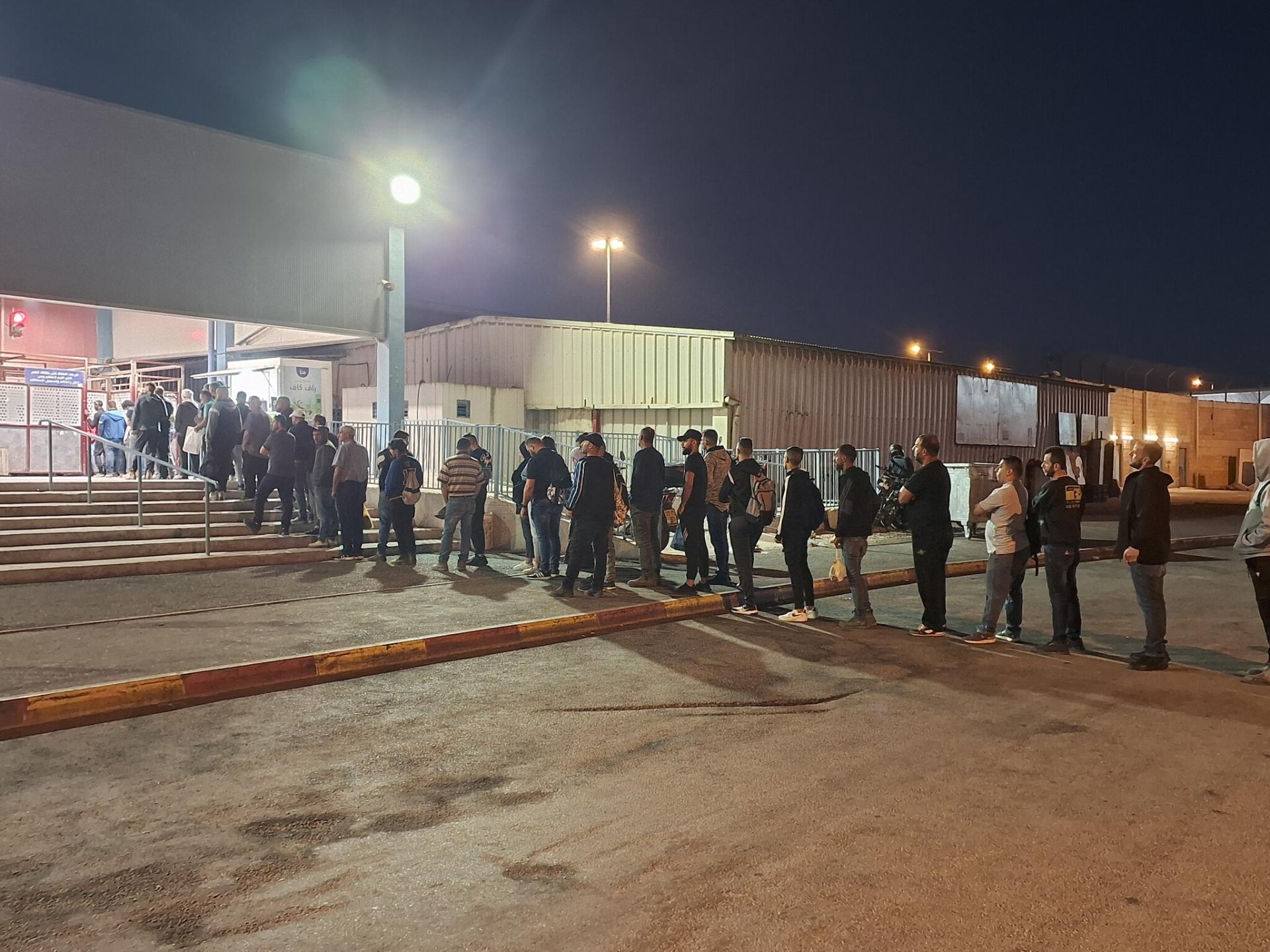 Qalandiya Checkpoint: The queue before the right entrance