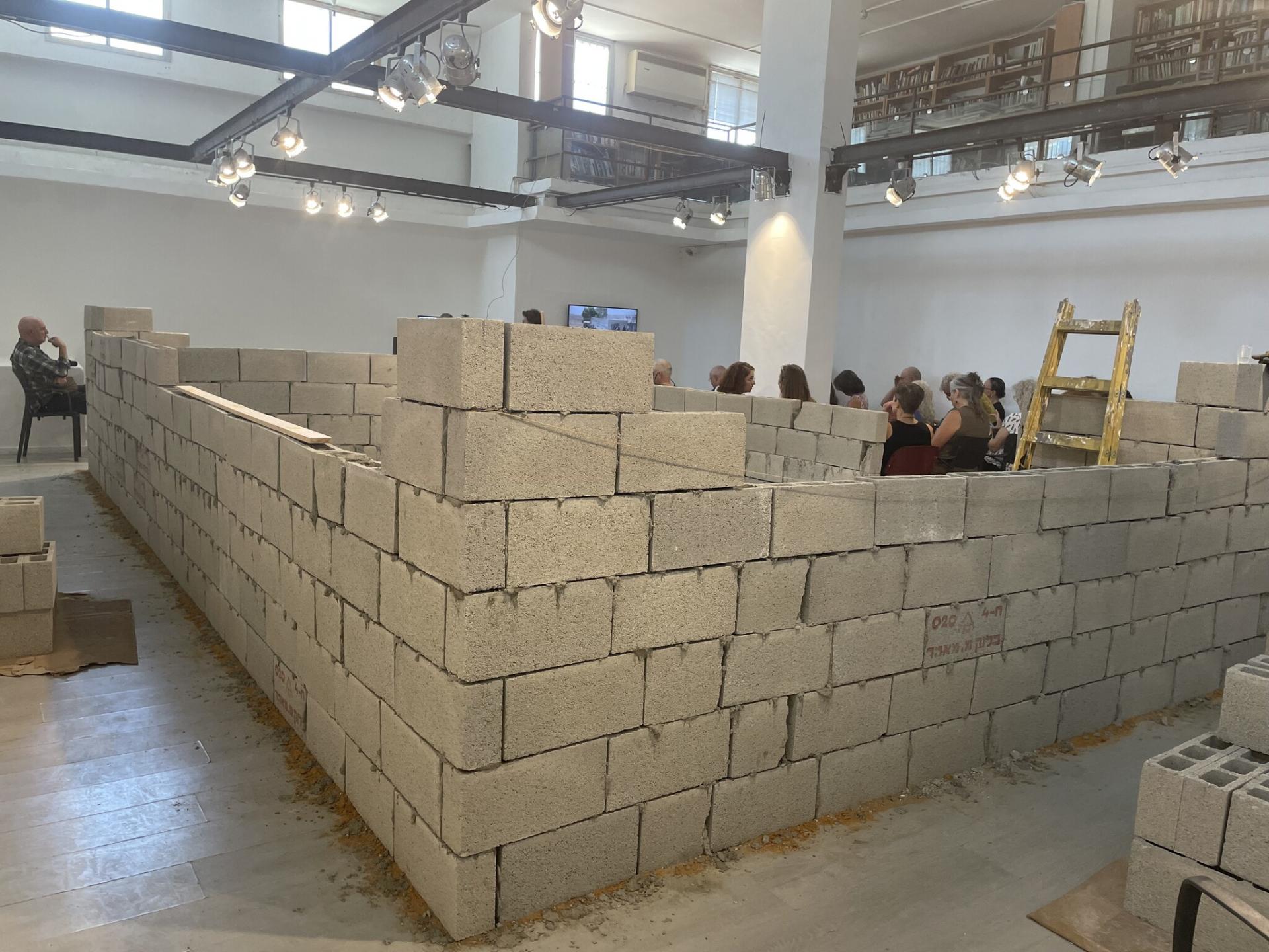 Umm al-Kheir: Minshar Gallery, Tel Aviv