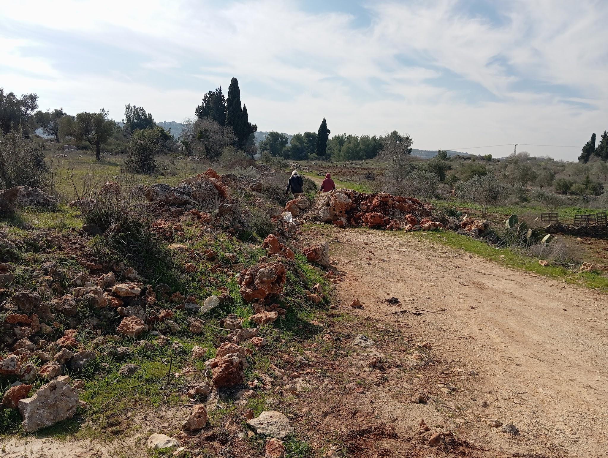 Sinjil: the dirt dyke at the entrance to the farmland