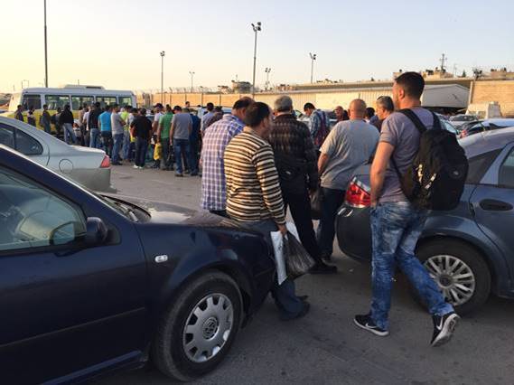 Qalandiya - long lines 14.5.2017 Chana Stein.jpg