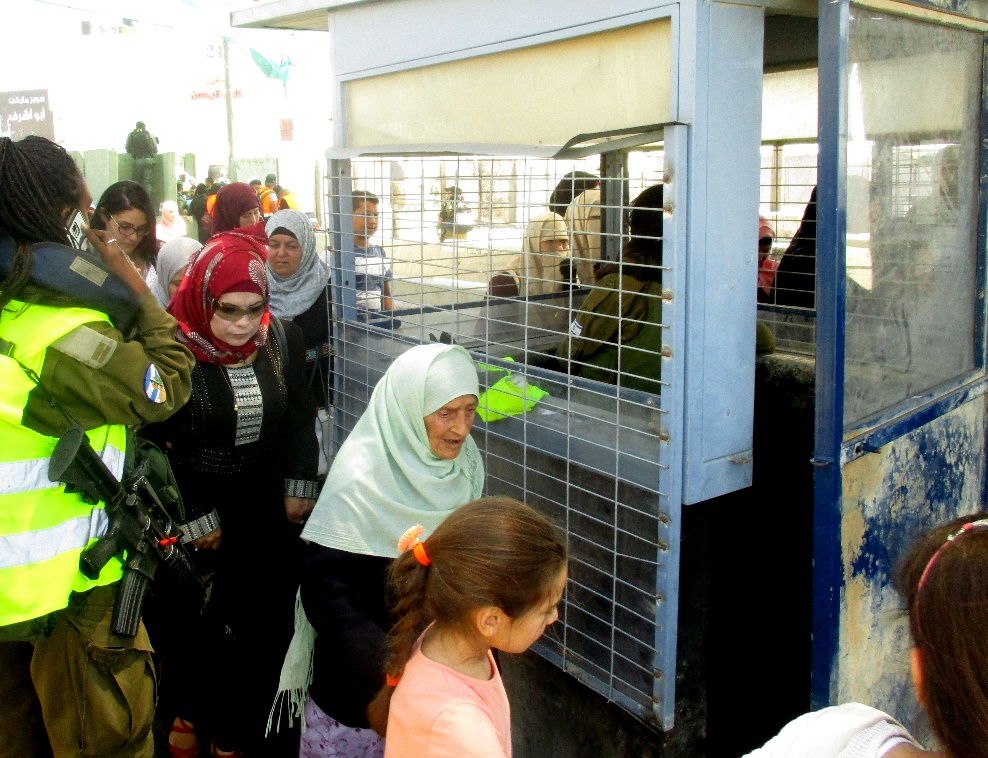 Qalandiya, CP ring. 16.6.2017 Tamar Fleishman.jpg
