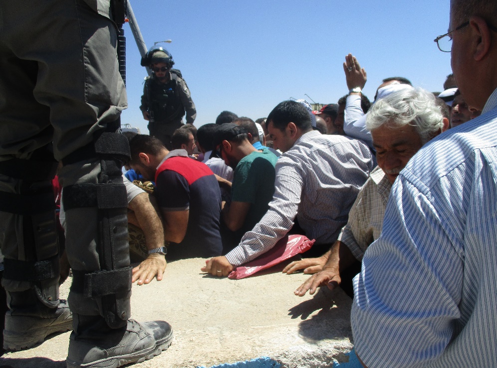 Qalandiya,  packed crowd.  16.6.2017 Tamar Fleishman.jpg