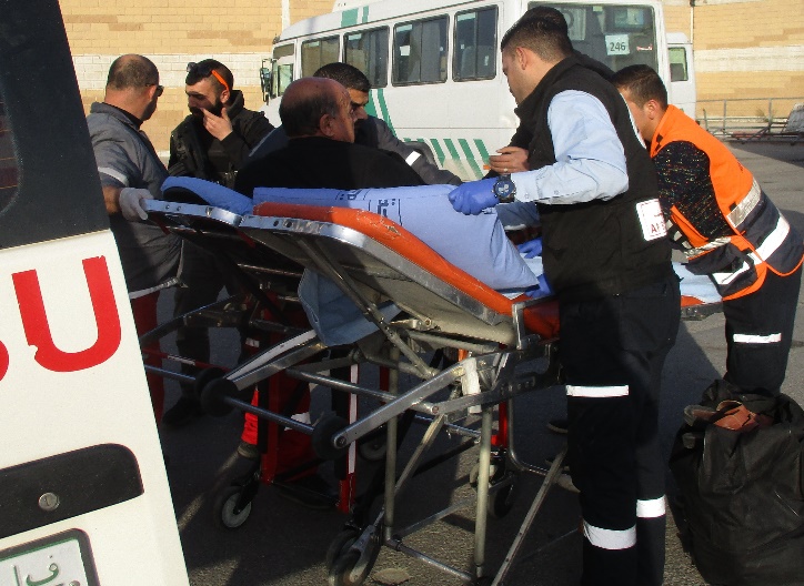 BackToBackAmbulance Transfer Qalandiya 25Feb2017 Tamar Fleishman.jpg
