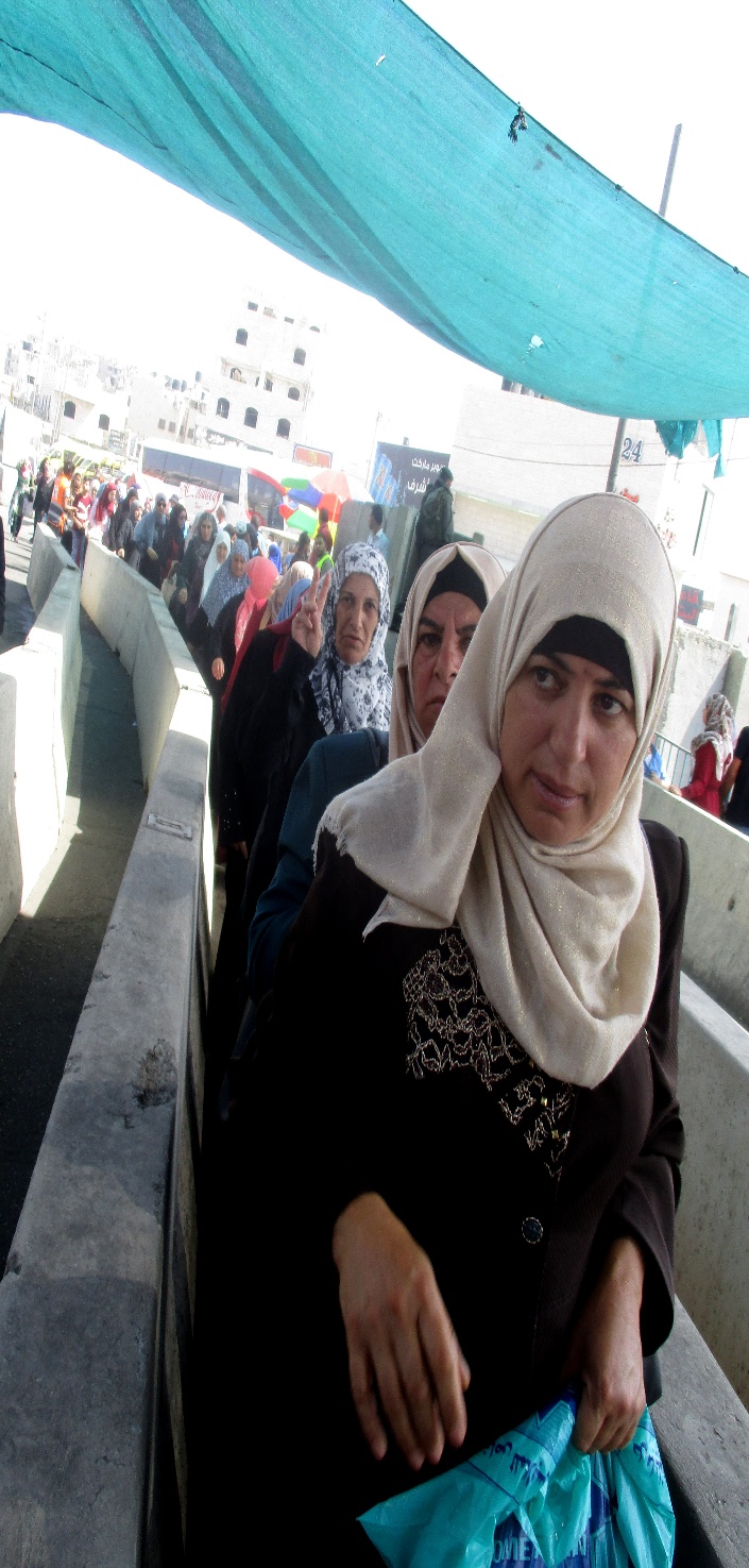 Qalandiya. Women line. 9.6.2017 Tamar Fleishman.jpg