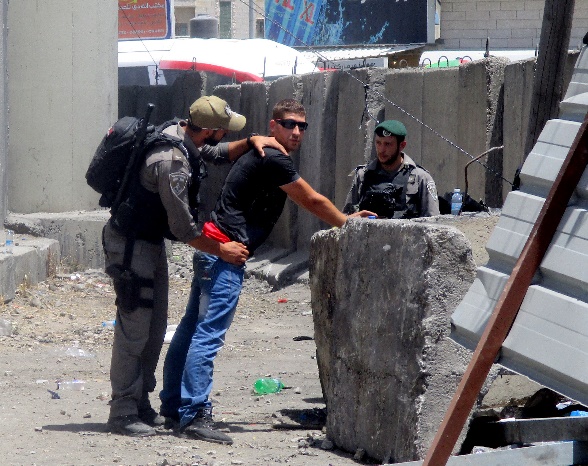 Qalandiya cp. 9.6.2017 Tamar Fleishman.jpg