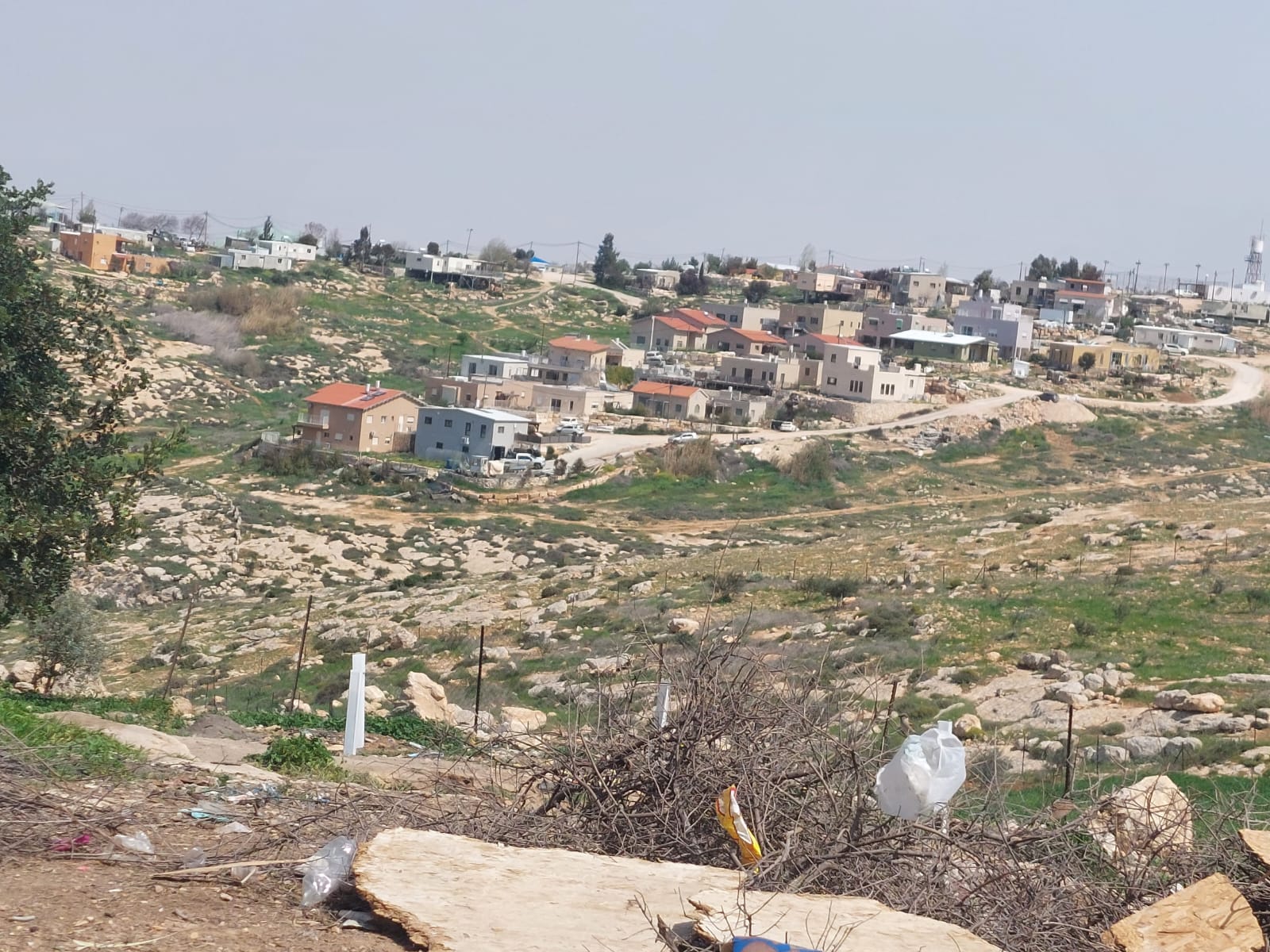 מבט על מצפה אביגיל מבית משפחת ג'בארין