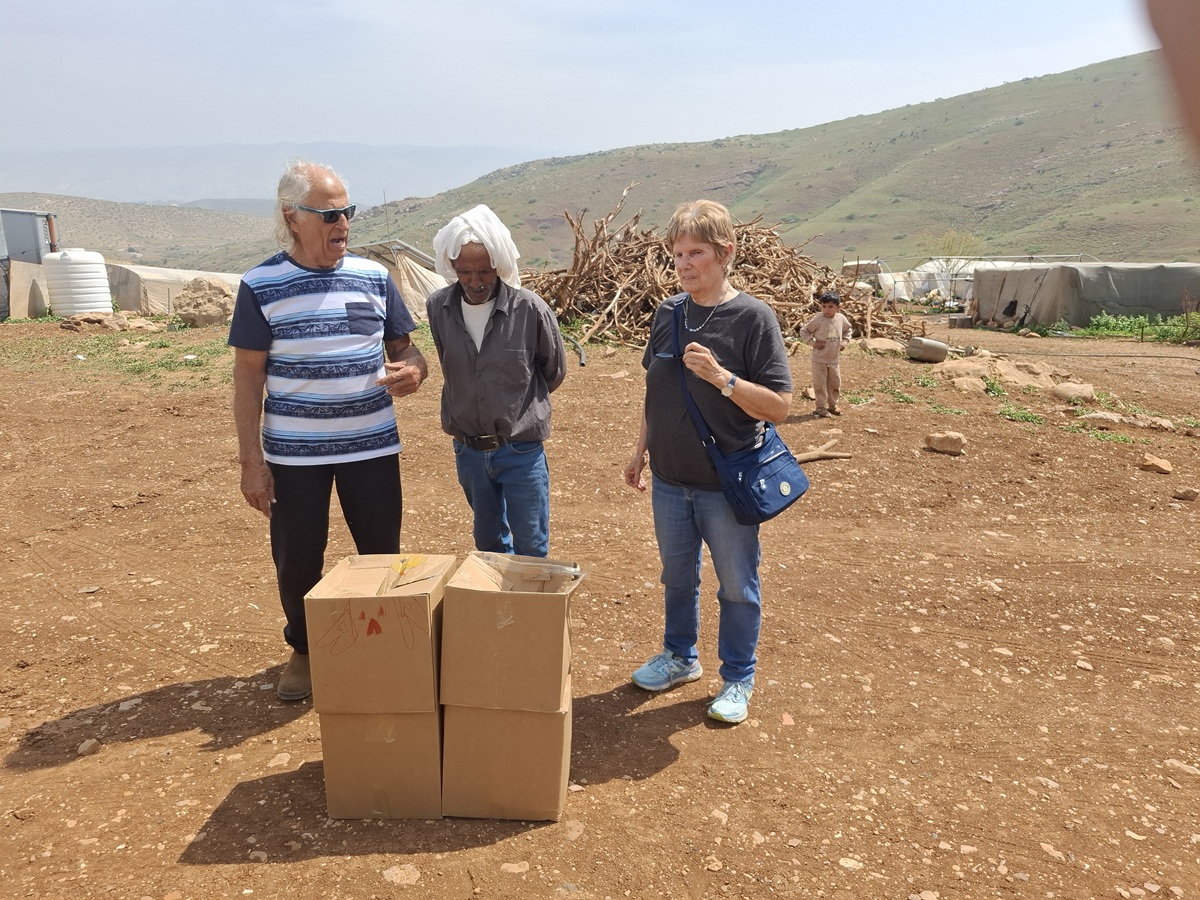 Jordan Valley - Food boxes distributed to shepherd families