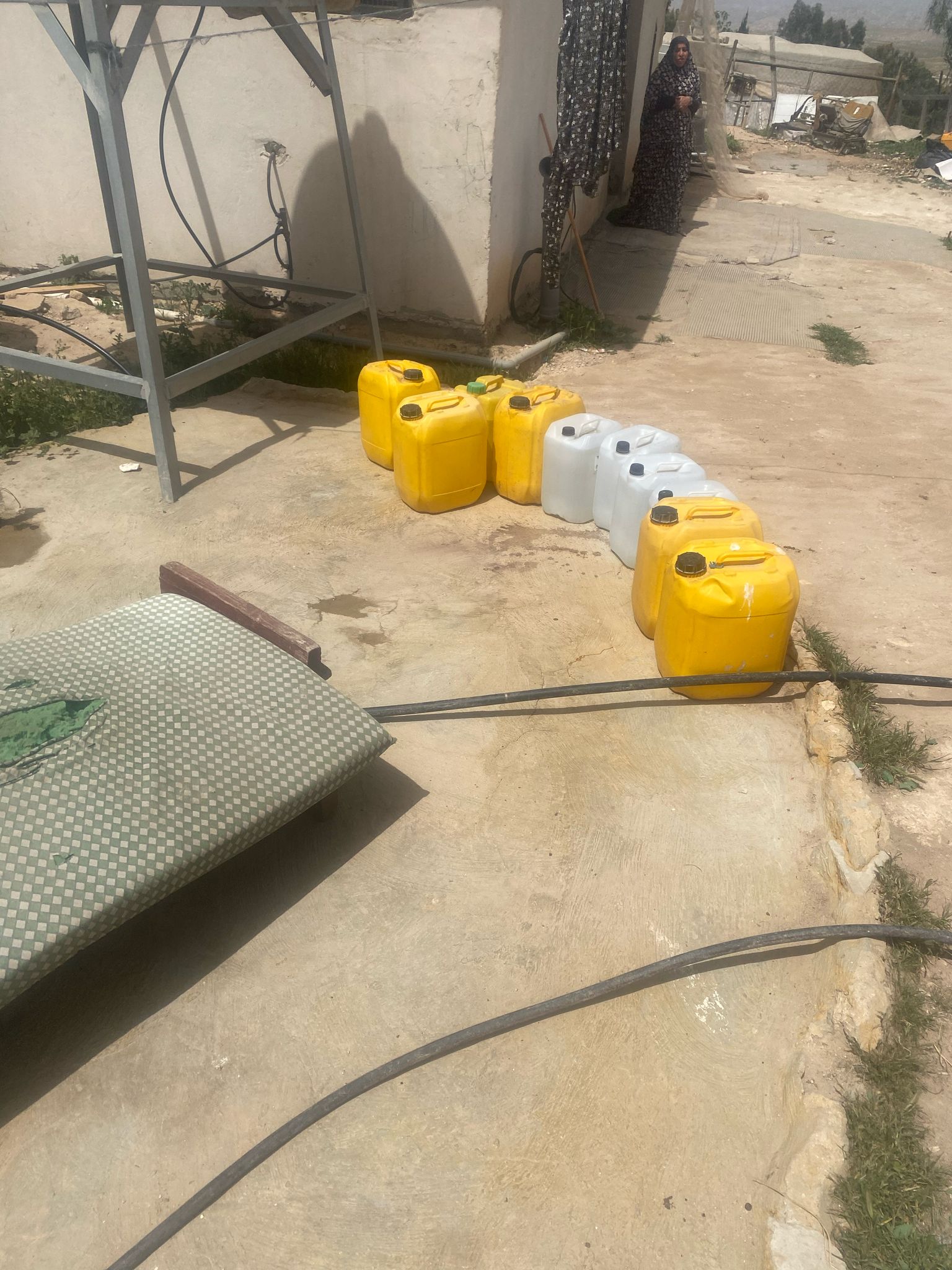 Water containers that Mustafa brings home from Imneisel