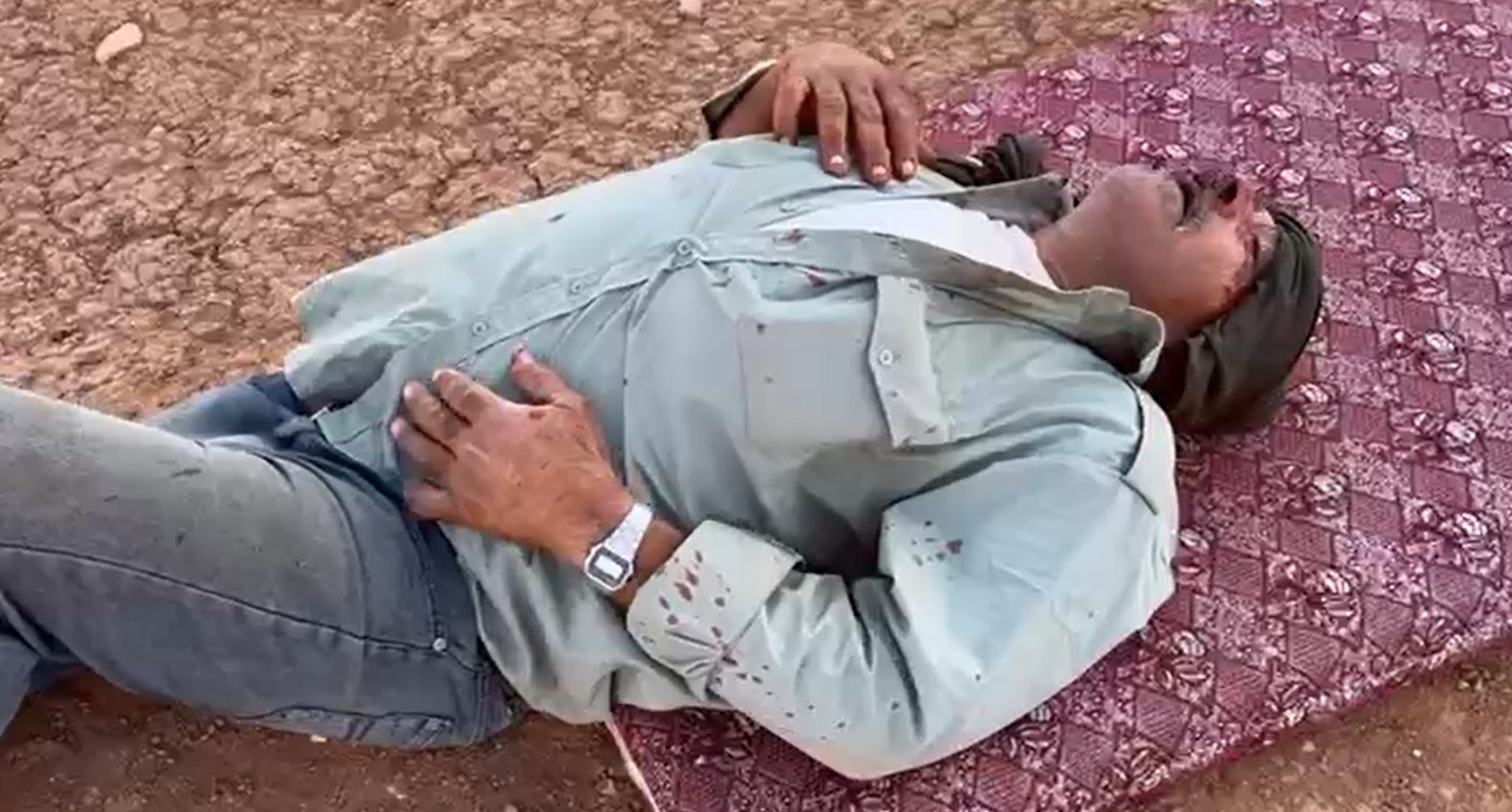 מתקפת מתנחלים בחומסה, על האדמה שוכב ואליד מדמם מראשו