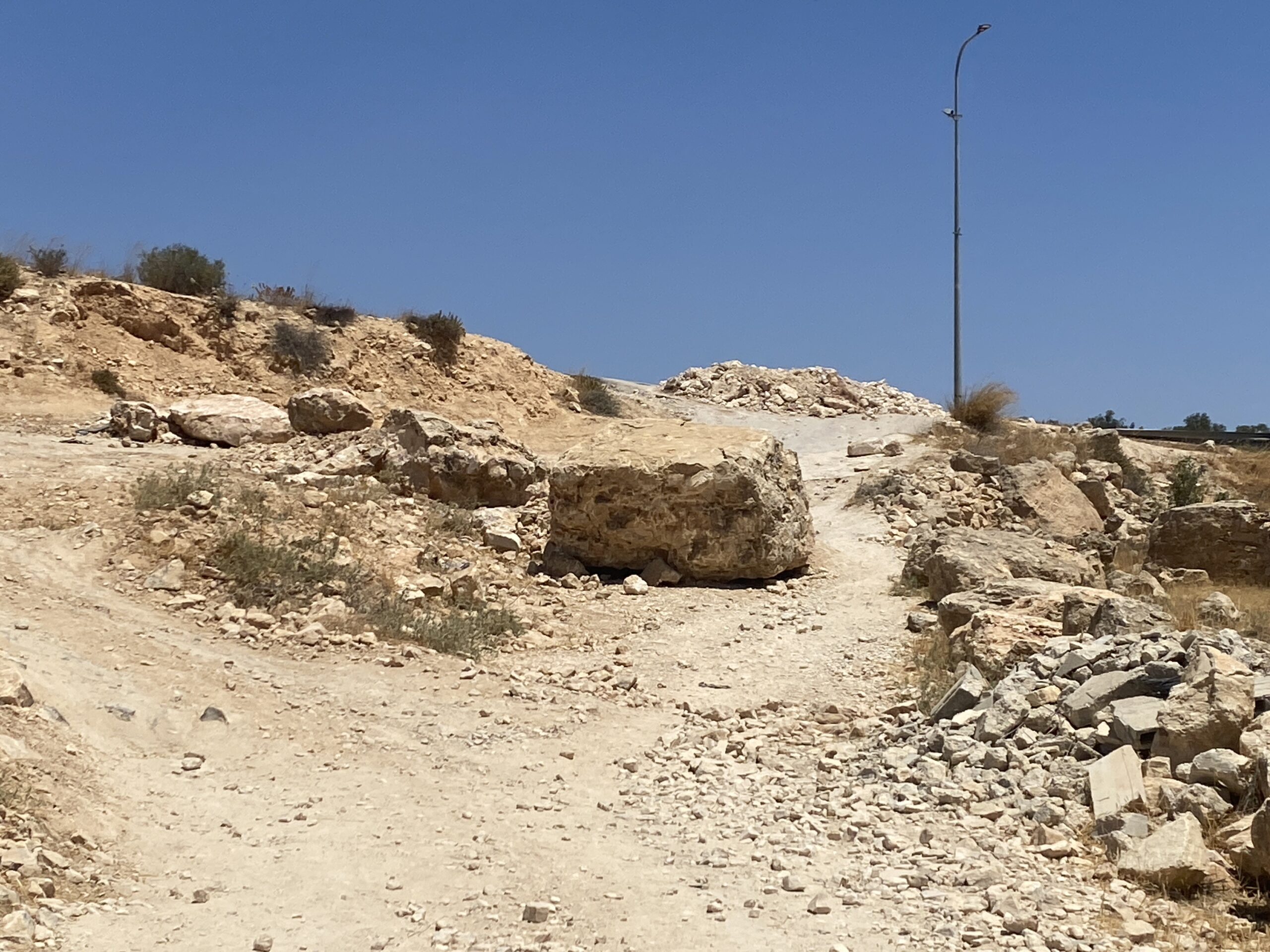 Double blockade from the village towards the road
