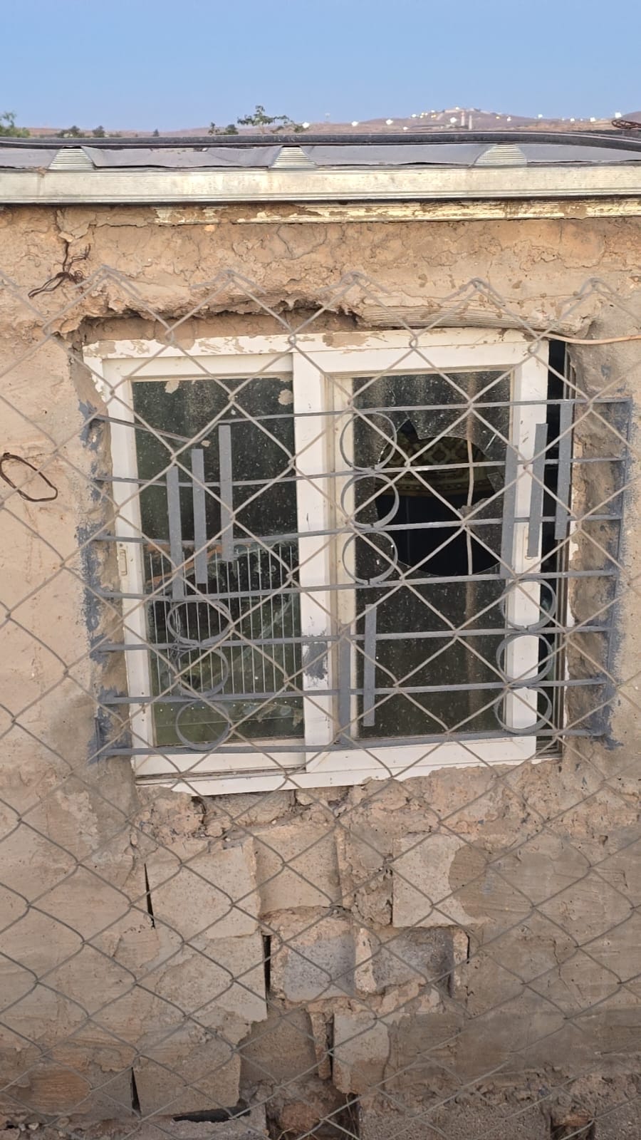 Susןya - The windows were broken by the stones