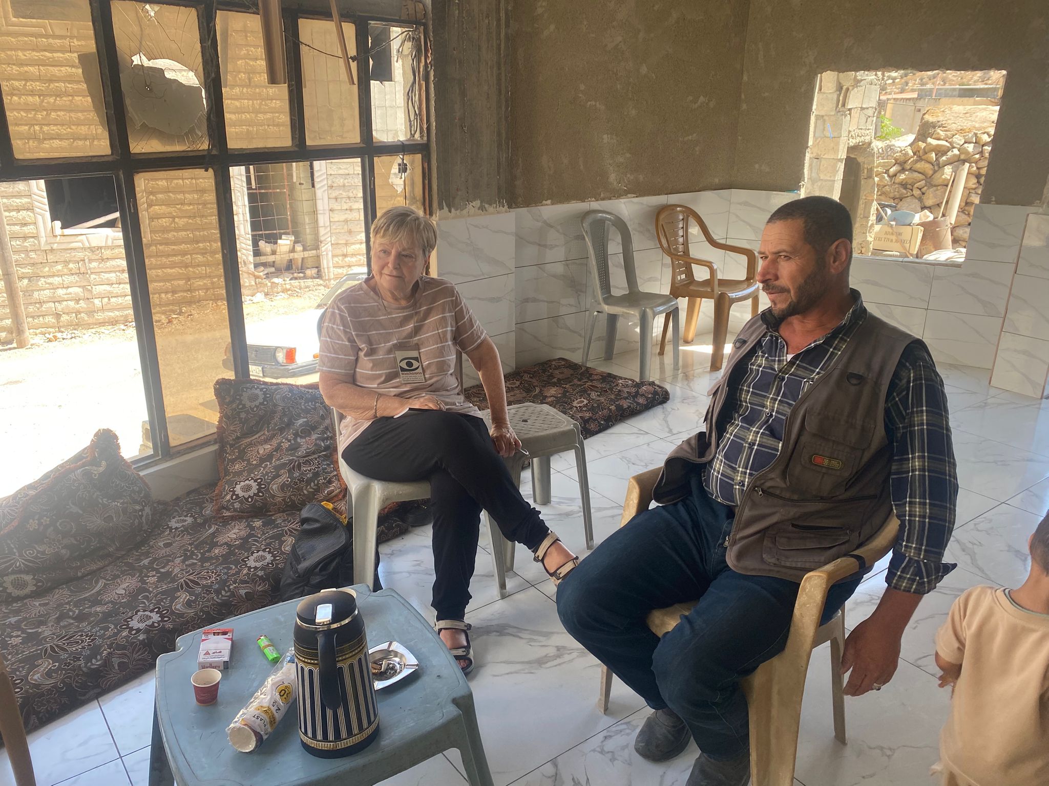 א-תוואני - אצל נאסר עדרא, סמדר מתעדת את השתלשלות האירועים ברכיז ובתוואני