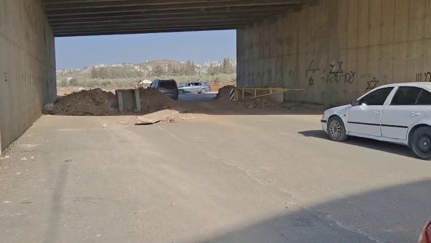 ביתא: מכוניות עוברות בחסימה מתחת לגשר בין עוורתא לביתא  