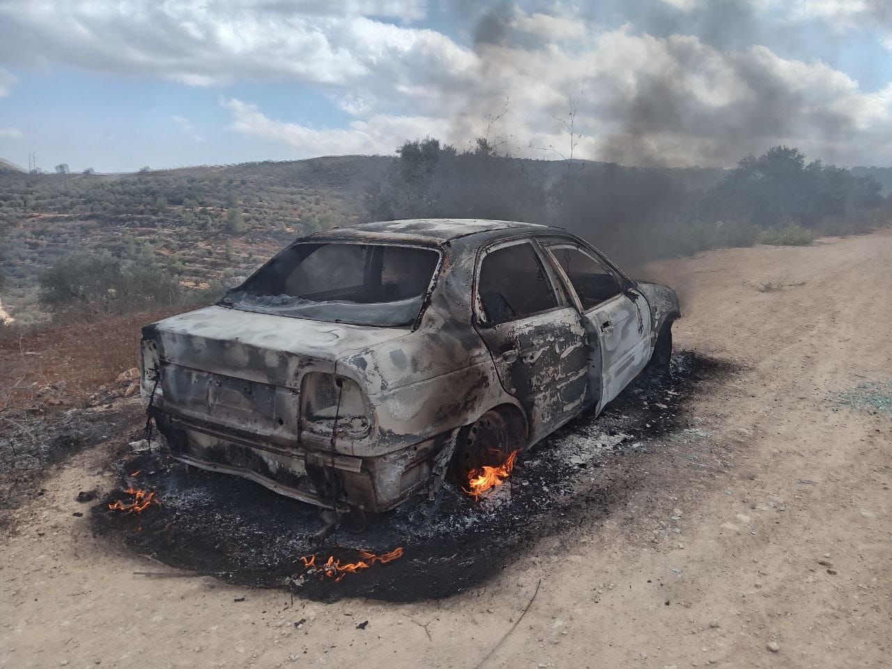 Beta: Another car settlers burned