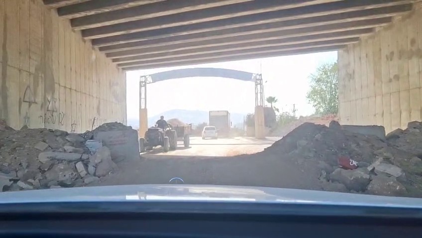 ביתא: רכבים פרצו ערמות עפר מתחת לגשר בין עוורתא לביתא  