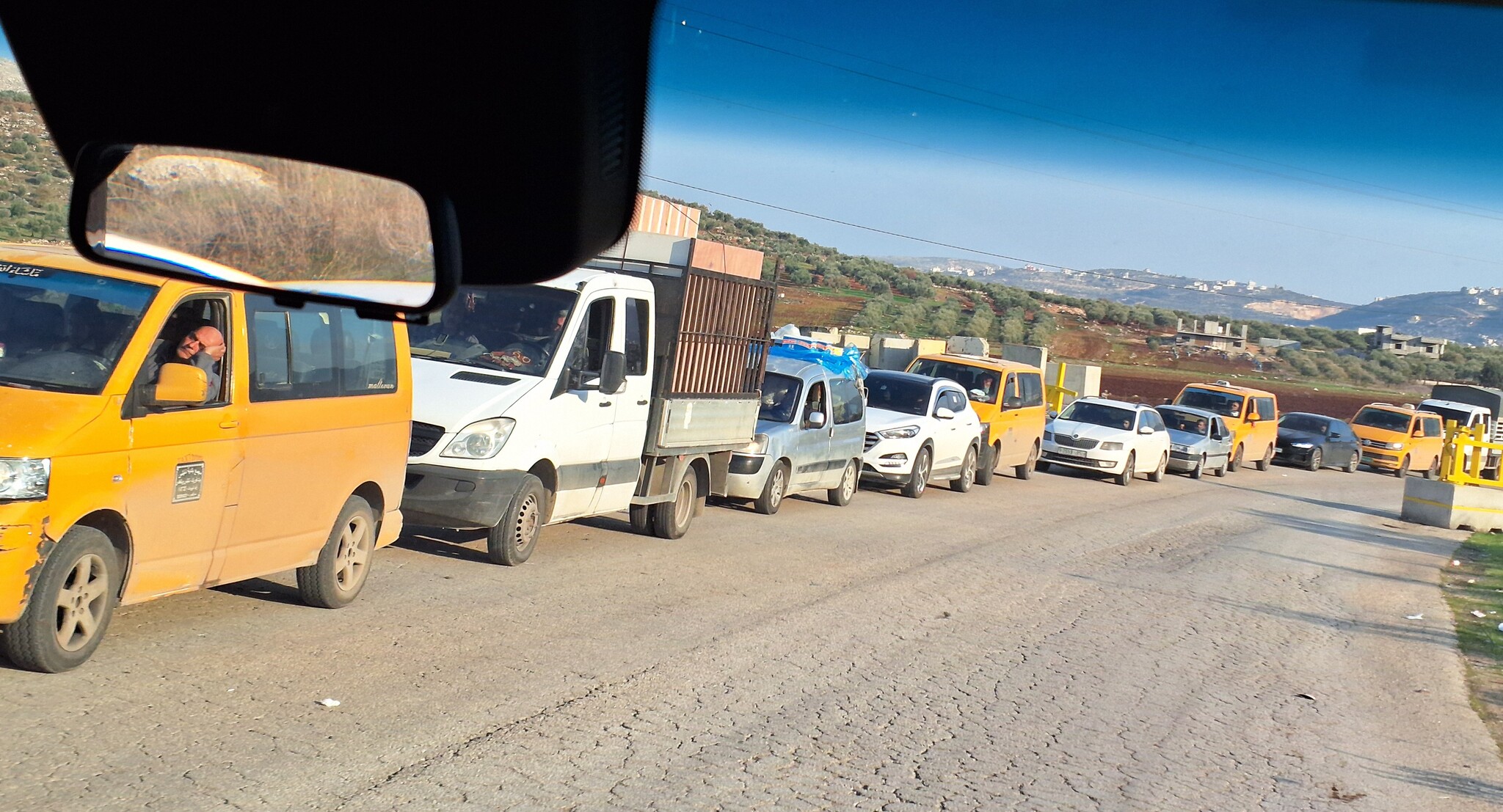Beit Furik: The traffic jam at the exit - view from the access road to the village