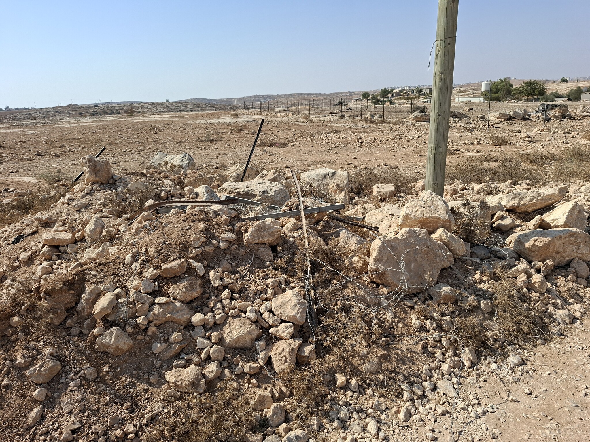 סוסיא - שער הרוס בידי מתנחלים 