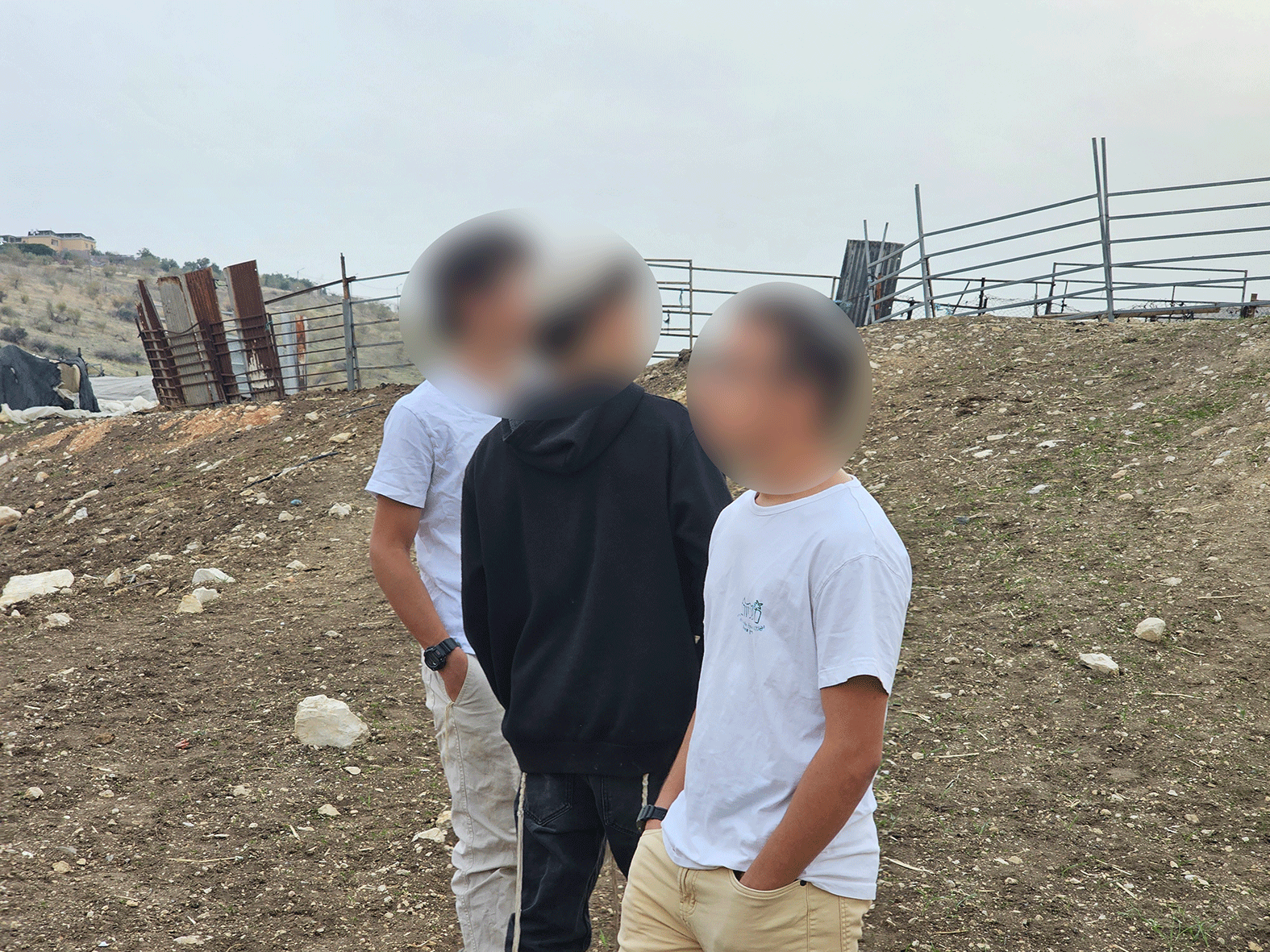 Ein al-Hilwe: Settlers spend time between the Palestinian communities