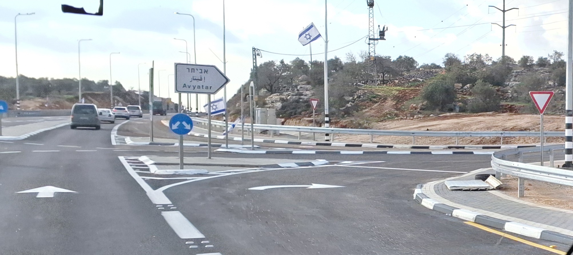 The entrance junction to Eviatar