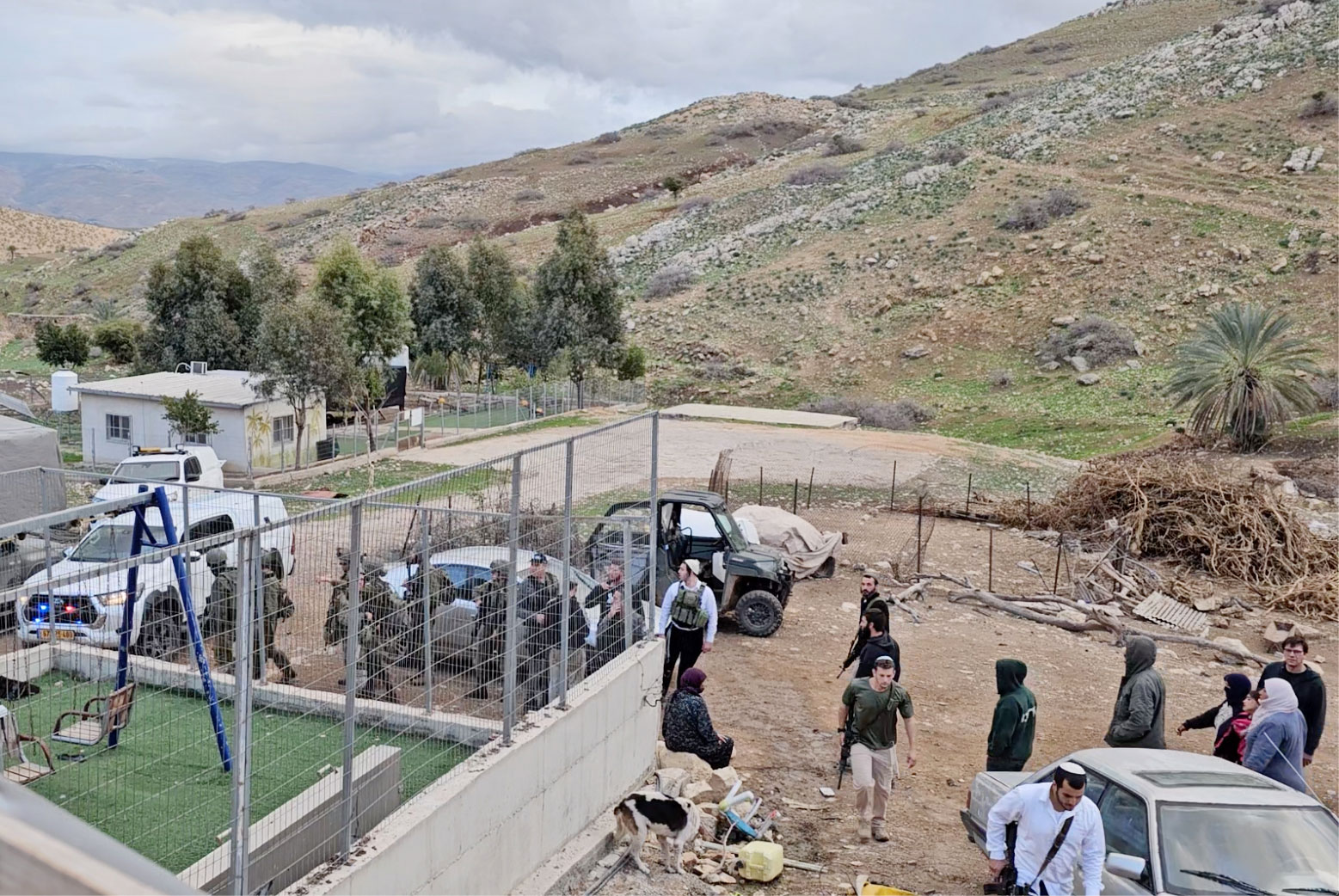 Hammam al-Malih: Army and settlers in the compound