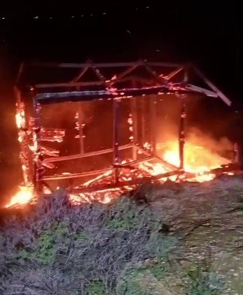 עקרבה: מתנחלים שרפו מחסן 