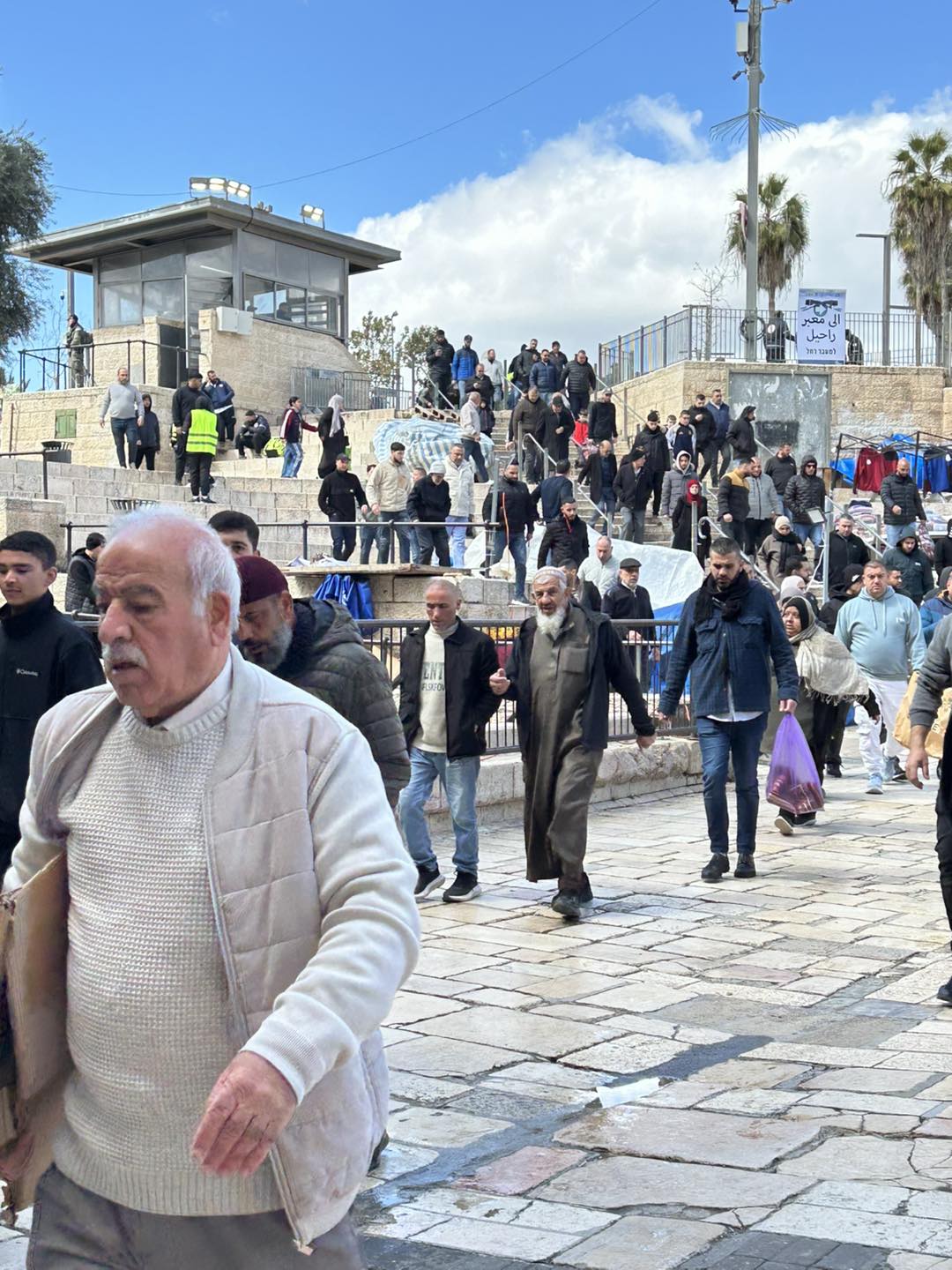 Jerusalem, Damascus Gate: Crowd rushing to prayer