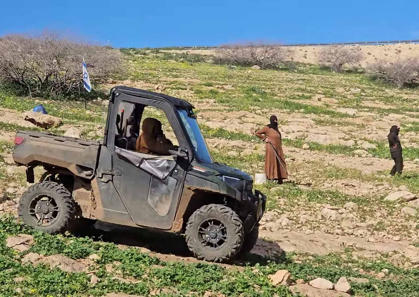 Samra: Settlers chase away herds