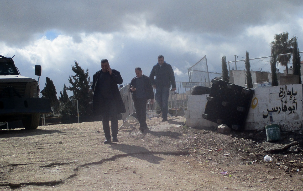 Qalandiya: On the way to prayer
