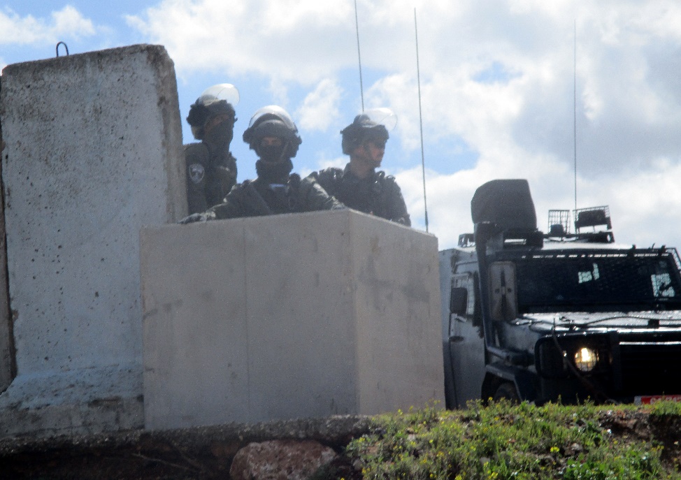Qalandiya: Soldiers and an armored vehicle at the inspection position