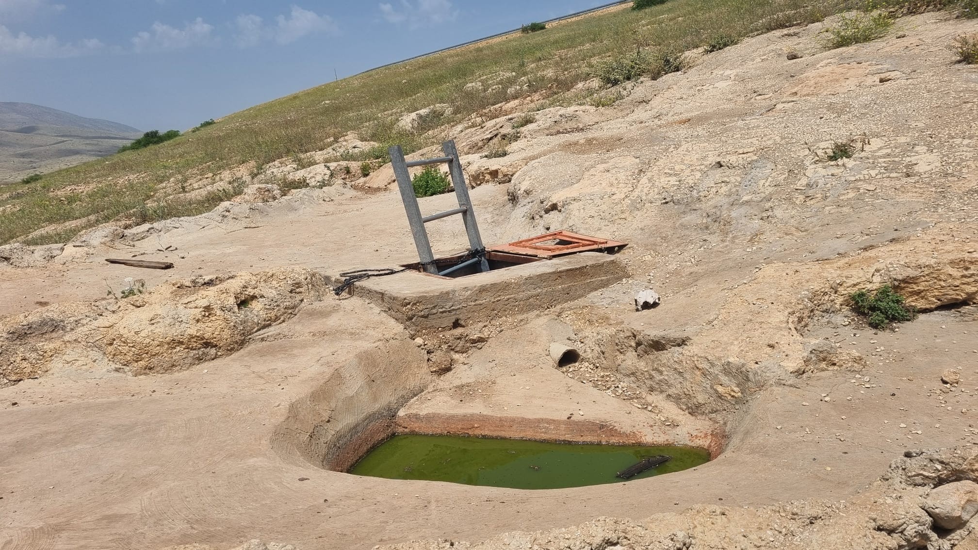 סמרה. בור מים