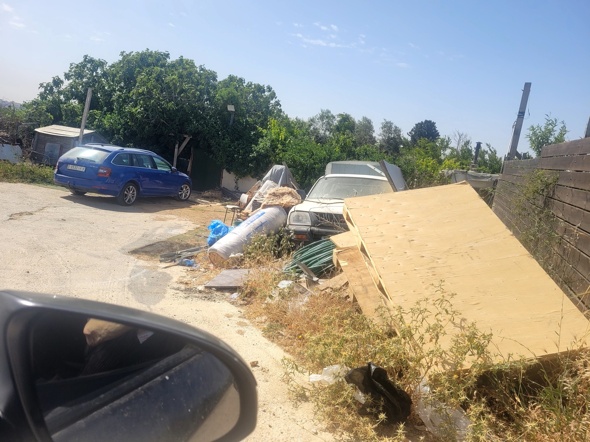 נבי סמואל. כך נראים המגורים בכפר מובלעת בלי היתרי בנייה או שיפוץ