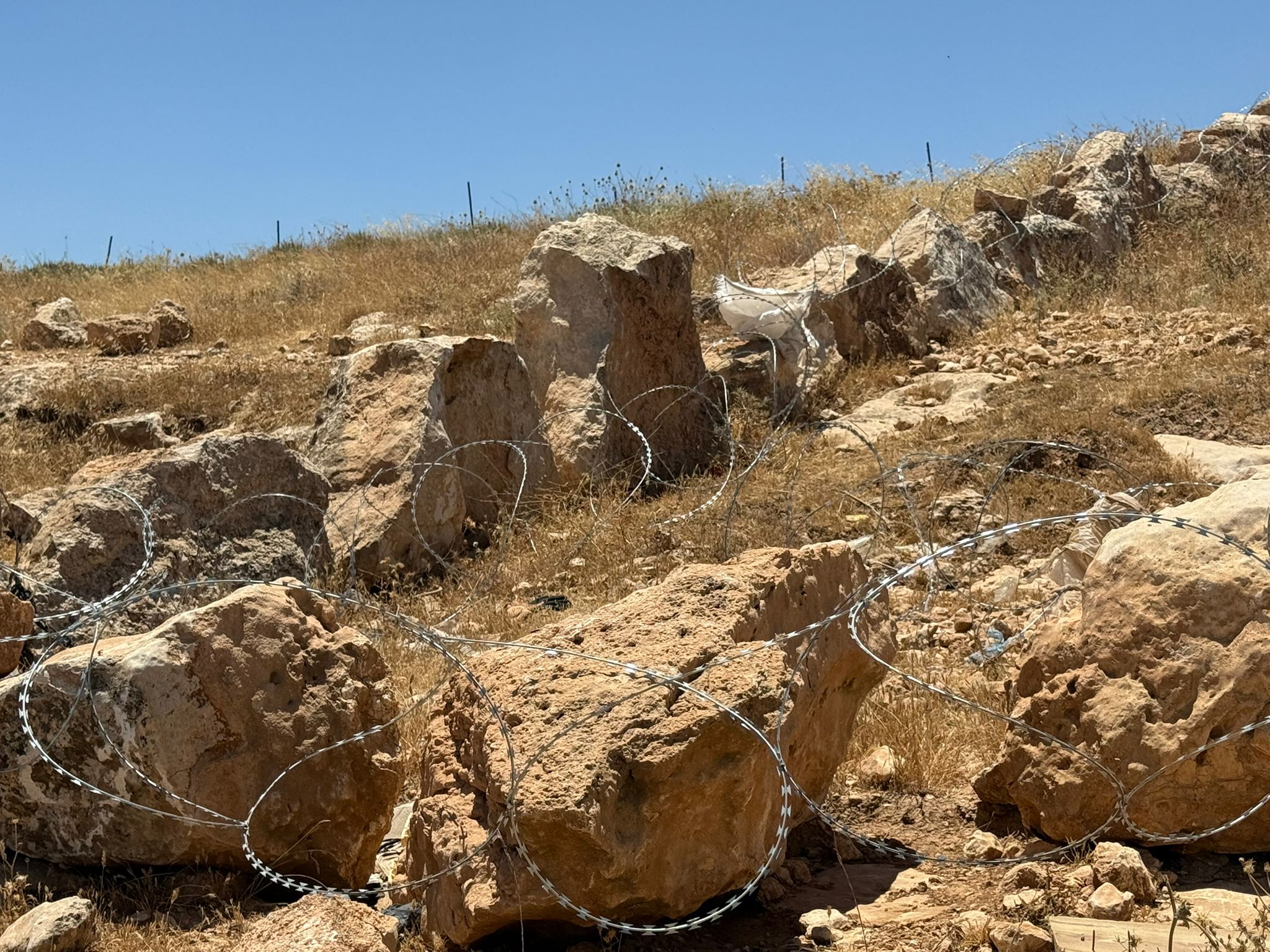 Sha'ab al-Butum - More attempts at fencing as protection from settler herds