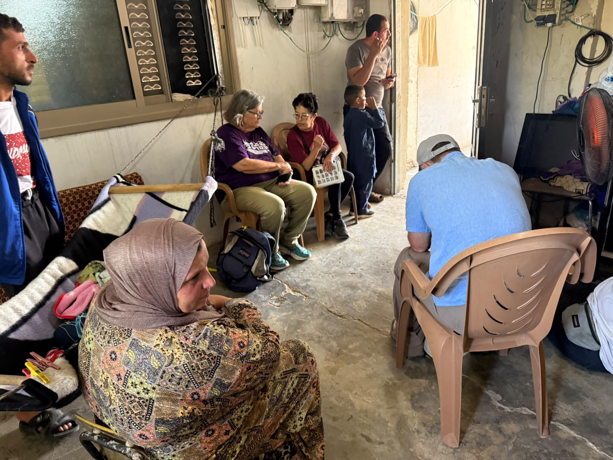 Sha,ab שl-Bוtum - In Leila's Yard