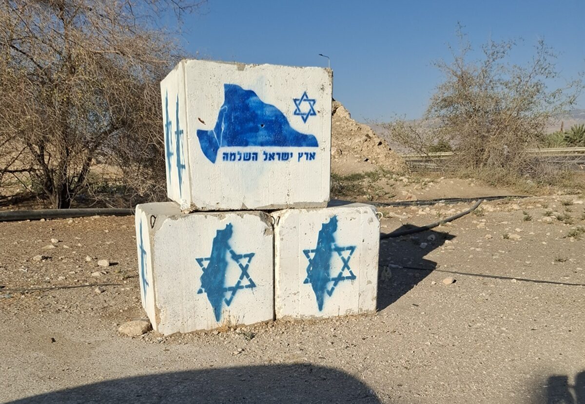 Jordan Valley: Maps of the Land of Israel according to the Messianic vision on army concrete barriers