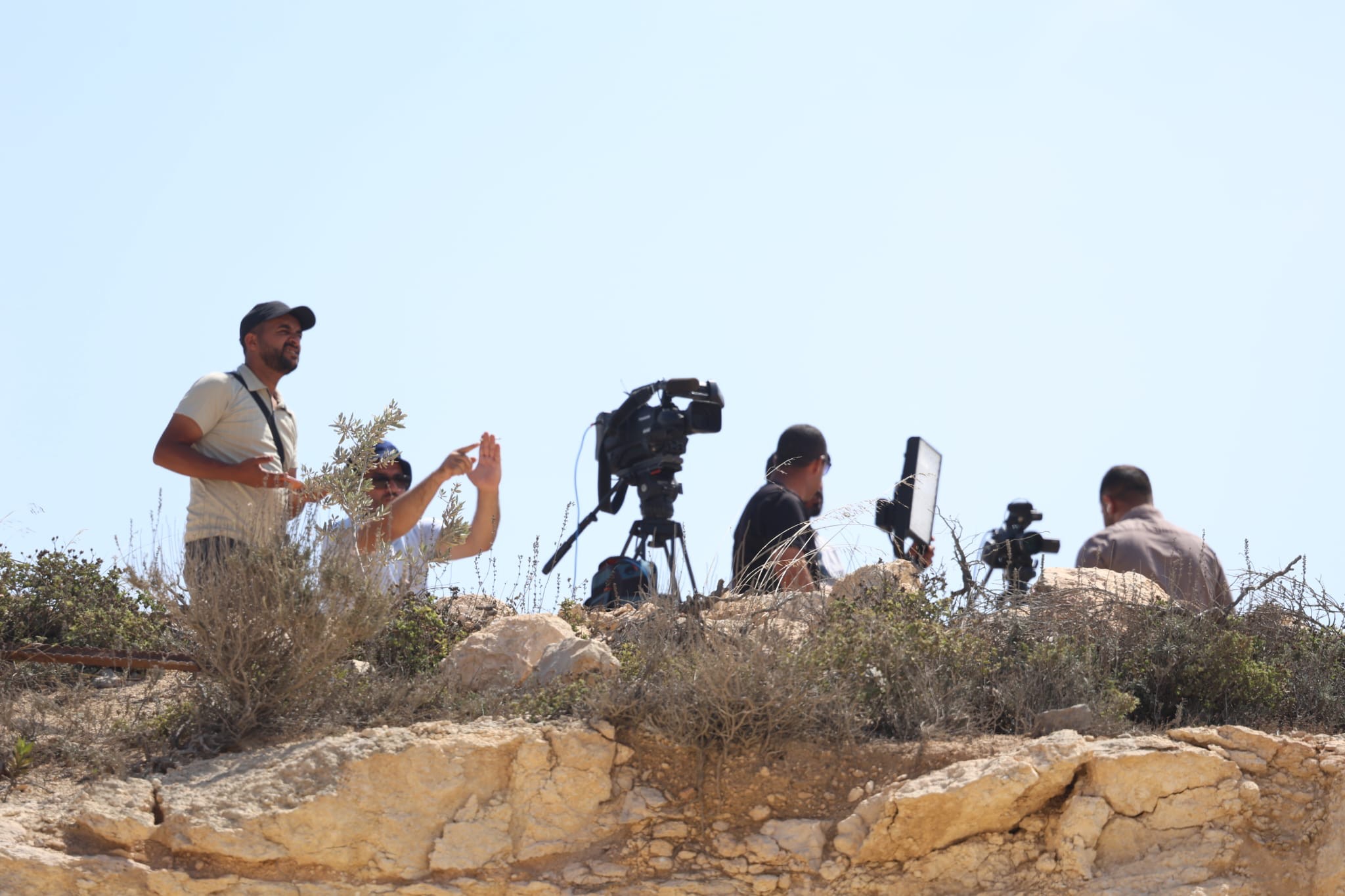 Qusra: International journalists watching the compound