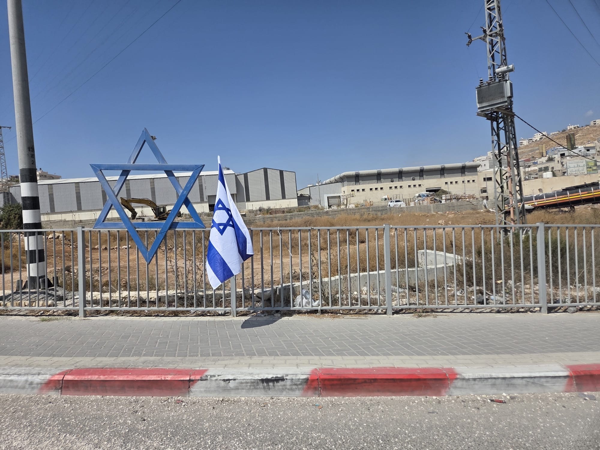החלפת דגלים כביש 6