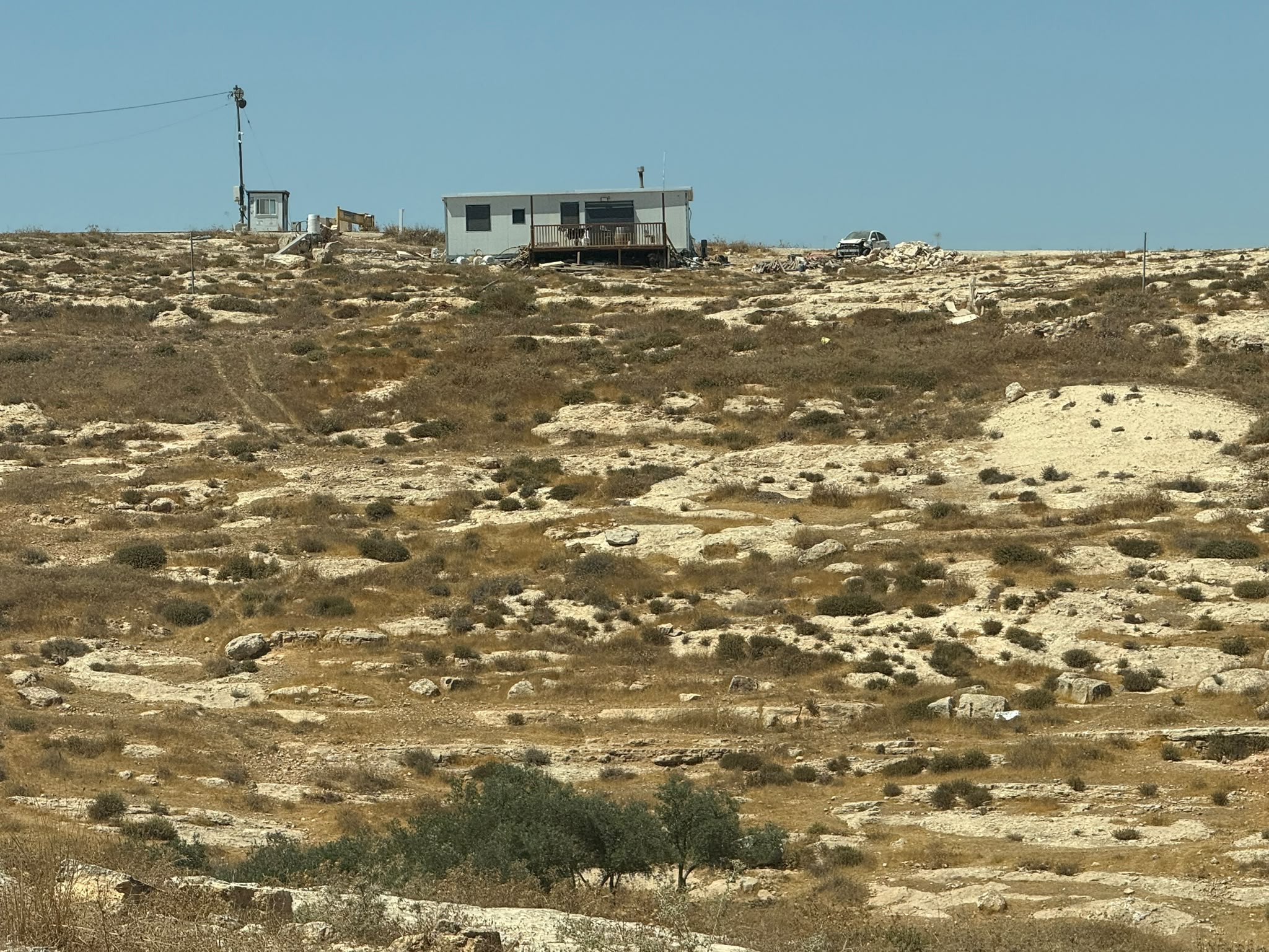 Additional settlements on the hills surrounding the people of Mufaqara 1