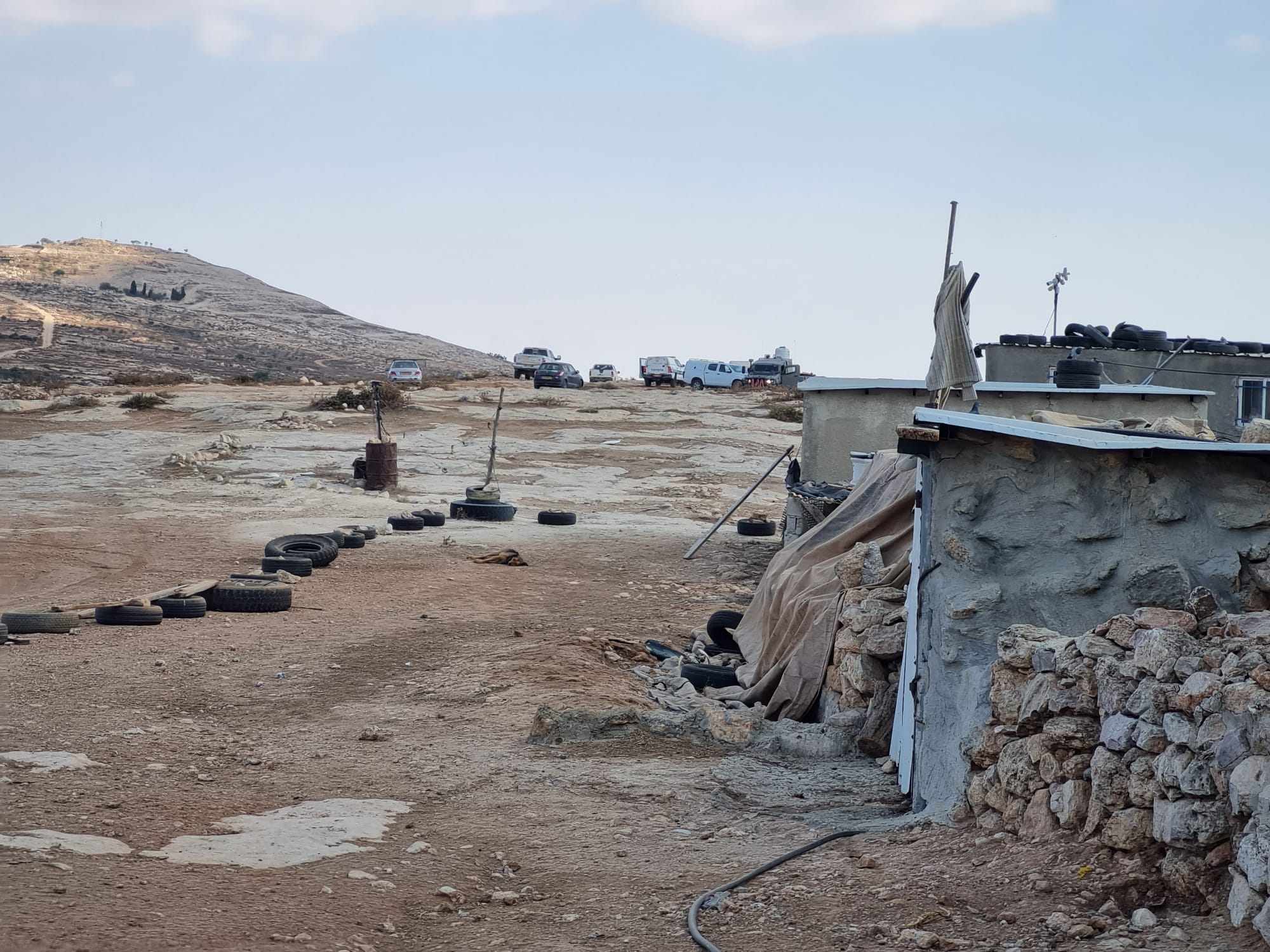משטרה וצבא שהגיעו למאחז של יהויריב שבו הצמוד לקוואוויס